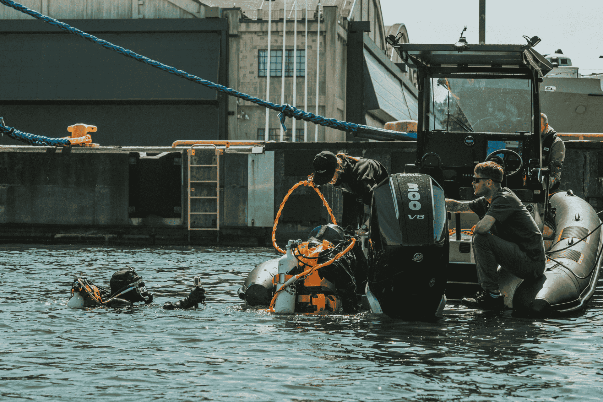 Cross Water platform in harbour operations